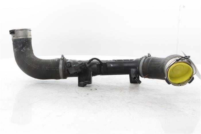 Gebruikte Intercooler Slang Volvo S60 III (ZS) 2.0 T4 16V Prijs € 50,00 Margeregeling aangeboden door Snuverink Autodemontage