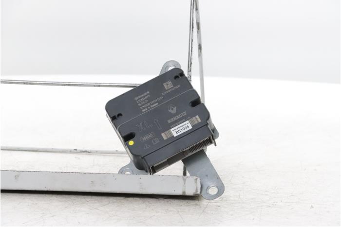 Gereviseerde Module Airbag Renault Clio IV (5R) 0.9 Energy TCE 90 12V Prijs € 84,70 Inclusief btw aangeboden door Snuverink Autodemontage