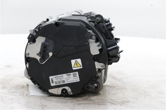 Gebruikte Alternator Opel Corsa F (UB/UH/UP) 1.2 Turbo 12V 110 Hybrid Prijs € 725,00 Margeregeling aangeboden door Snuverink Autodemontage