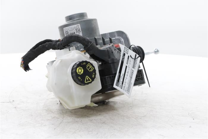 Gebruikte Rembekrachtiger BMW X1 (U11) sDrive 18d 2.0 16V Prijs € 127,05 Inclusief btw aangeboden door Snuverink Autodemontage