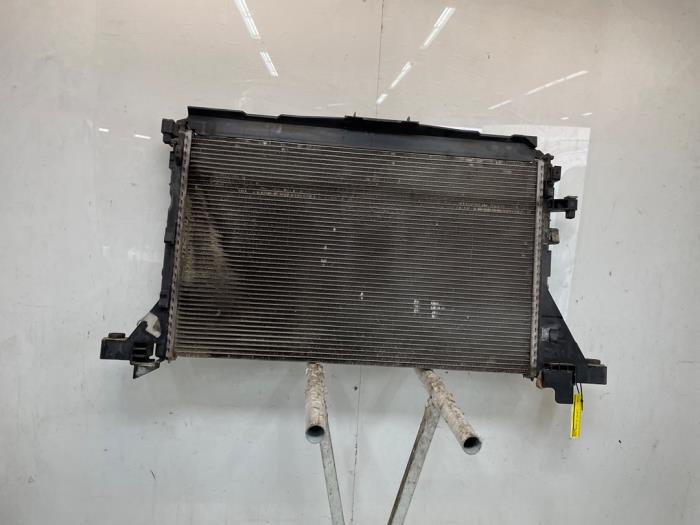 Gebruikte Radiateur Renault Master III (MA/MB/MC/MD/MH/MF/MG/MH) 2.3 dCi 135 16V FWD Prijs op aanvraag aangeboden door Snuverink Autodemontage