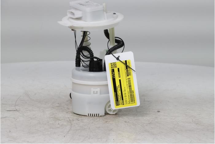 Gebruikte Tank element Pomp Dacia Sandero III 1.0 TCE 110 12V Prijs € 215,00 Margeregeling aangeboden door Snuverink Autodemontage