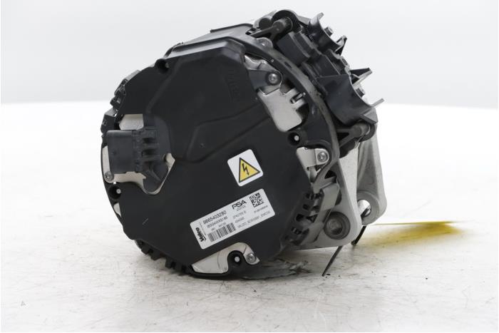 Gebruikte Alternator Peugeot 2008 (UD/UK/UR/US/UX) 1.2 Hybrid 136 Prijs € 877,25 Inclusief btw aangeboden door Snuverink Autodemontage