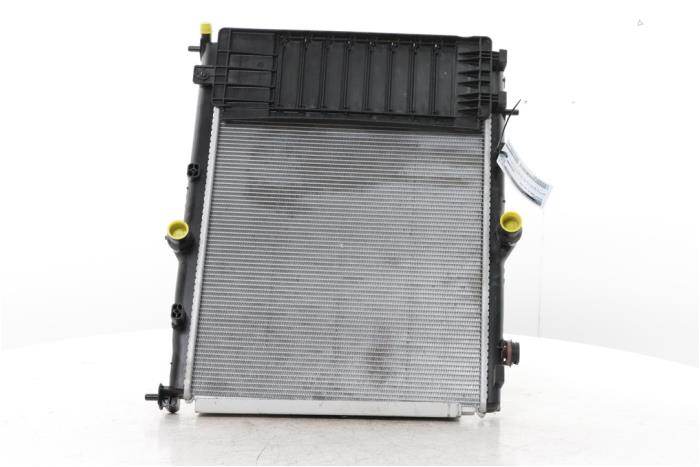 Gebruikte Radiateur Peugeot 2008 (UD/UK/UR/US/UX) 1.2 Hybrid 136 Prijs € 175,45 Inclusief btw aangeboden door Snuverink Autodemontage