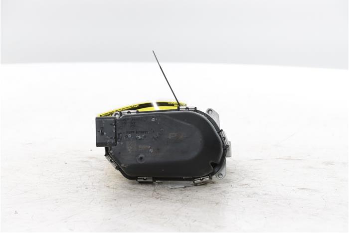 Gebruikte Gasklephuis Peugeot 2008 (UD/UK/UR/US/UX) 1.2 Hybrid 136 Prijs € 151,25 Inclusief btw aangeboden door Snuverink Autodemontage