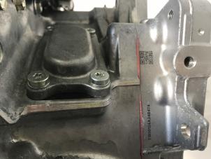 Versnellingsbak van een Peugeot 308 SW (F4/FC/FN/FR) 1.6 16V HYbrid 180 e-EAT8 2025