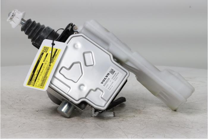 Gebruikte Rembol Volvo EX30 Twin Motor Performance 69 kWh Prijs € 105,00 Margeregeling aangeboden door Snuverink Autodemontage