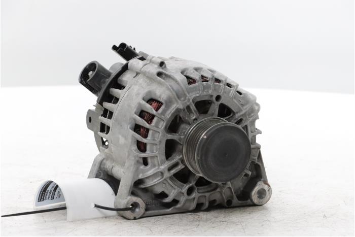 Gebruikte Dynamo Peugeot 208 II (UB/UH/UP) 1.2 Vti 12V PureTech 100 Prijs € 90,75 Inclusief btw aangeboden door Snuverink Autodemontage