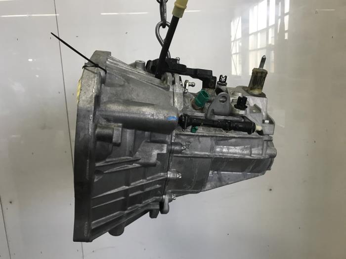 Gebruikte Versnellingsbak Dacia Duster (DJF) 1.2 TCE 130 12V Mild Hybrid 4x2 Prijs op aanvraag aangeboden door Snuverink Autodemontage