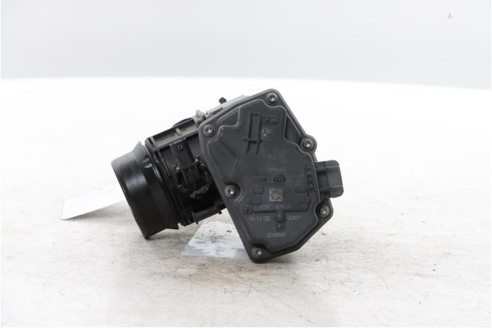 Gebruikte Gasklephuis BMW 1 serie (F40) 118d 2.0 16V Prijs € 160,00 Margeregeling aangeboden door Snuverink Autodemontage