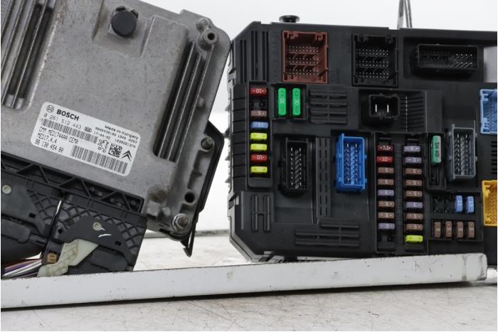 Gebruikte Computer Motormanagement Citroen C4 Picasso (3D/3E) 1.6 16V eTHP Prijs € 425,00 Margeregeling aangeboden door Snuverink Autodemontage
