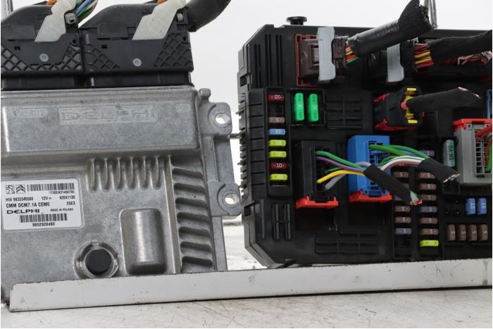 Gebruikte Computer Motormanagement Opel Vivaro 2.0 Diesel 145 Prijs € 423,50 Inclusief btw aangeboden door Snuverink Autodemontage