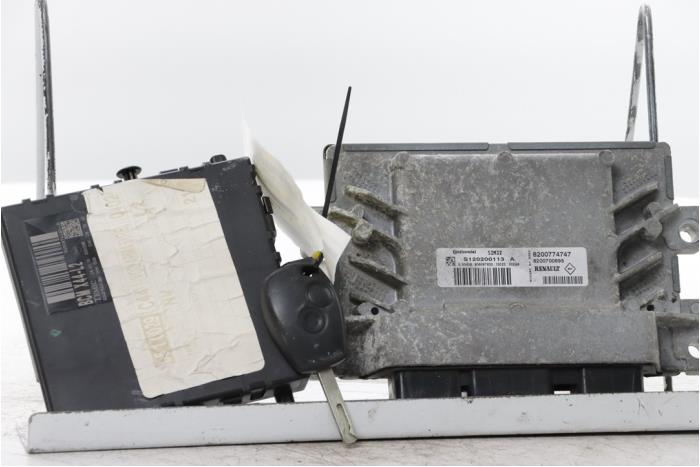 Gebruikte Computer Motormanagement Renault Twingo II (CN) 1.2 16V Prijs € 350,00 Margeregeling aangeboden door Snuverink Autodemontage