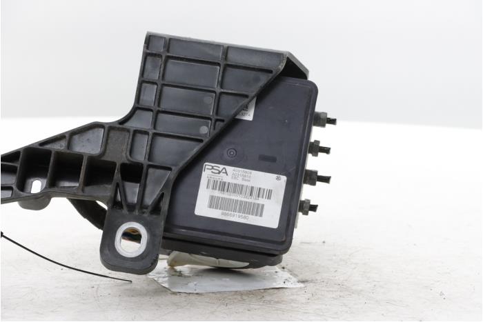 Gebruikte ABS Pomp Opel Vivaro 2.0 Diesel 145 Prijs € 699,38 Inclusief btw aangeboden door Snuverink Autodemontage
