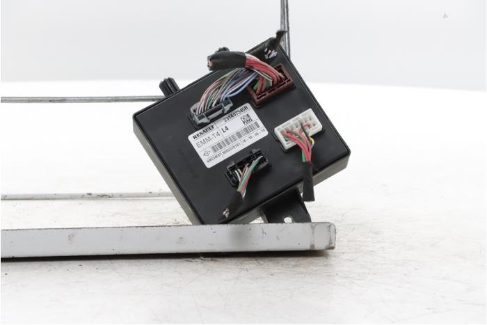 Gebruikte Bodycontrol Module Renault Twingo III (AH) 1.0 SCe 70 12V Prijs € 150,00 Margeregeling aangeboden door Snuverink Autodemontage