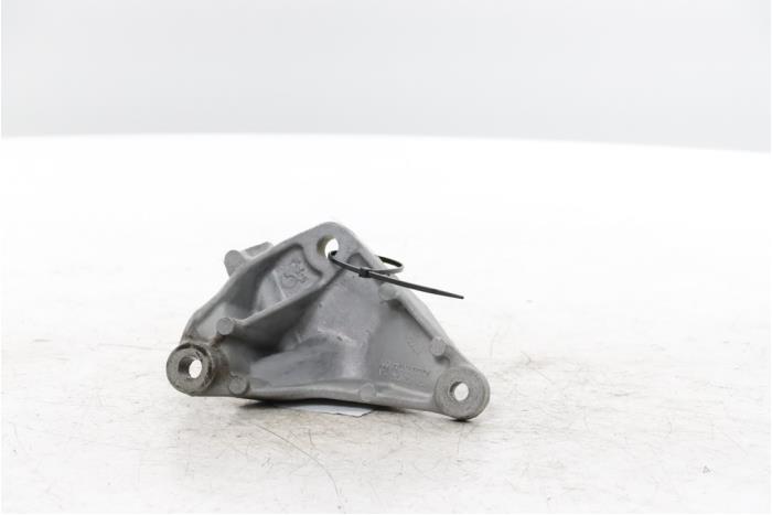 Gebruikte Dynamosteun boven Renault Kangoo Express (RFK) 1.3 TCE 100 16V Prijs € 42,35 Inclusief btw aangeboden door Snuverink Autodemontage