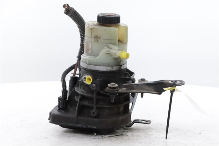 Gebruikte Servopomp Renault Trafic (1FL/2FL/3FL/4FL) 2.0 dCi 16V 170 Prijs op aanvraag aangeboden door Snuverink Autodemontage