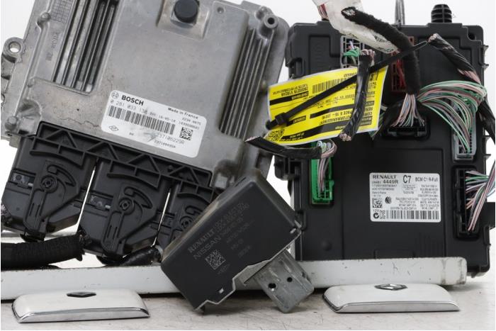 Gebruikte Computer Motormanagement Renault Espace (RFCJ) 1.6 Energy dCi 130 Prijs € 325,00 Margeregeling aangeboden door Snuverink Autodemontage
