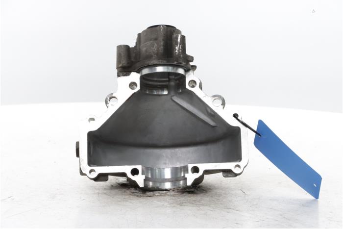 Gebruikte Versnellingsbakdeksel Peugeot 3008 II (M4/MC/MJ/MR) 1.2 12V e-THP PureTech 130 Prijs € 65,00 Margeregeling aangeboden door Snuverink Autodemontage