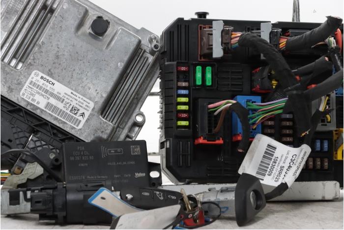 Gebruikte Computer Motormanagement Opel Combo Cargo 1.5 CDTI 100 Prijs € 423,50 Inclusief btw aangeboden door Snuverink Autodemontage