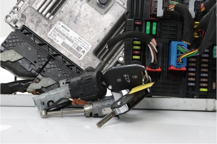 Gebruikte Computer Motormanagement Opel Combo Cargo 1.5 CDTI 100 Prijs € 350,00 Margeregeling aangeboden door Snuverink Autodemontage