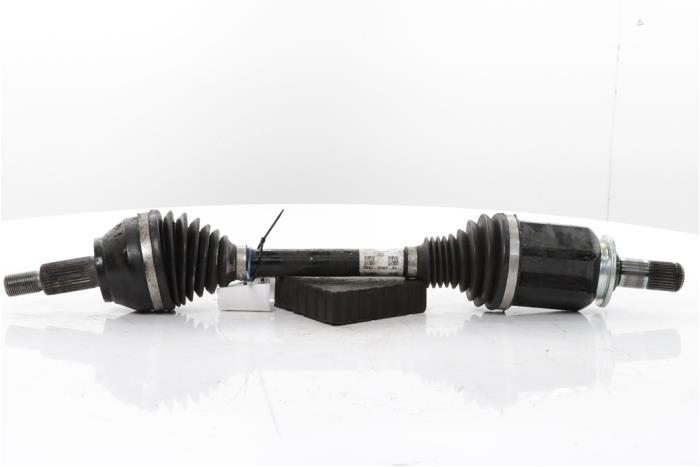 Gebruikte Aandrijfas links-voor Landrover Defender II 2.0 16V P300e Prijs op aanvraag aangeboden door Snuverink Autodemontage