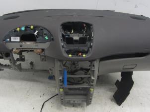 Gebruikte Dashboard Peugeot 207 SW (WE/WU) 1.6 16V Prijs € 200,00 Margeregeling aangeboden door Snuverink Autodemontage