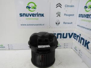 Gebruikte Chaufage Ventilatiemotor Peugeot 107 1.0 12V Prijs € 32,00 Margeregeling aangeboden door Snuverink Autodemontage