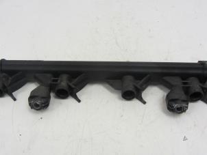 Gebruikte Injector brug Peugeot 308 (4A/C) 1.6 VTI 16V Prijs € 10,33 Margeregeling aangeboden door Snuverink Autodemontage