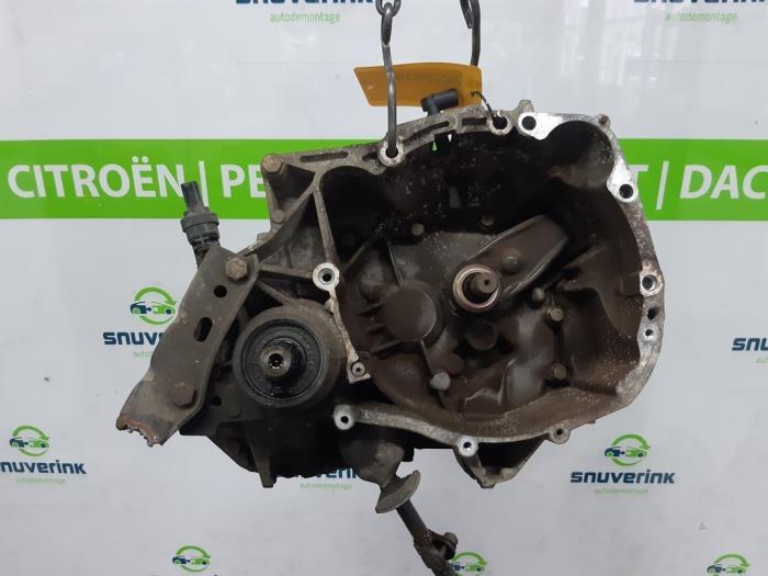 Gebruikte Versnellingsbak Renault Clio II (BB/CB) 1.2 Prijs € 99,98 Margeregeling aangeboden door Snuverink Autodemontage