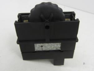 Gebruikte Cockpit dimmer Renault Clio II (BB/CB) 1.6 16V Prijs € 10,33 Margeregeling aangeboden door Snuverink Autodemontage