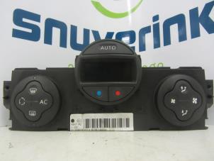 Gebruikte Kachel Bedieningspaneel Renault Megane II CC (EM) 2.0 16V Prijs € 10,33 Margeregeling aangeboden door Snuverink Autodemontage