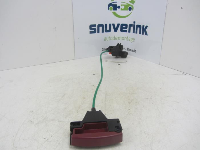 Gebruikte Diversen Peugeot 607 (9D/U) 2.2 HDi 16V FAP Prijs € 10,33 Margeregeling aangeboden door Snuverink Autodemontage