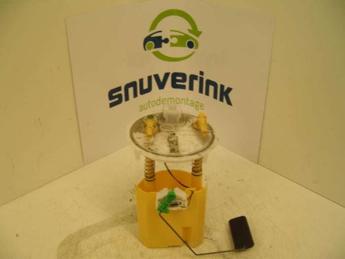 Gebruikte Tank element Pomp Renault Twingo II (CN) 1.5 dCi 90 FAP Prijs € 24,99 Margeregeling aangeboden door Snuverink Autodemontage