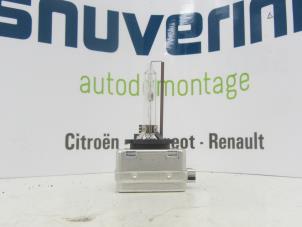 Gebruikte Xenon Lamp Renault Laguna III (BT) 2.0 dCiF 16V 150 Prijs op aanvraag aangeboden door Snuverink Autodemontage