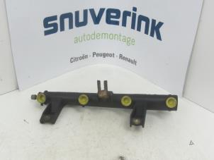 Gebruikte Injector brug Peugeot 307 (3A/C/D) 1.4 Prijs € 30,00 Margeregeling aangeboden door Snuverink Autodemontage