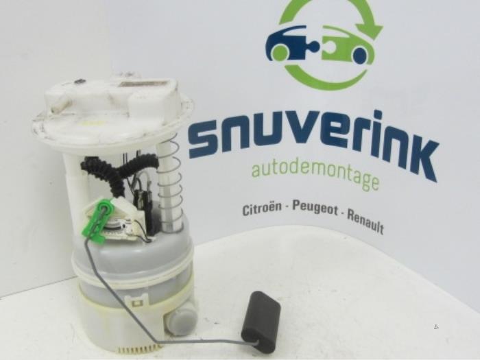Gebruikte Tank element Pomp Renault Twingo II (CN) 1.2 16V Prijs € 40,00 Margeregeling aangeboden door Snuverink Autodemontage