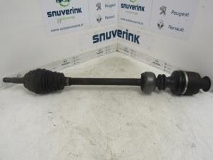 Gebruikte Steekas links-voor Renault Twingo (C06) 1.2 SPi Phase I Prijs € 10,33 Margeregeling aangeboden door Snuverink Autodemontage