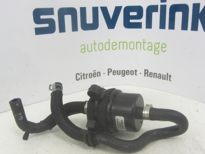 Gebruikte Waterpomp Renault Clio IV Estate/Grandtour (7R) 0.9 Energy TCE 12V Prijs € 25,00 Margeregeling aangeboden door Snuverink Autodemontage