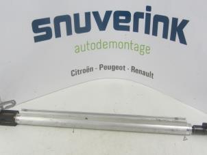 Gebruikte Diversen Peugeot 307 CC (3B) 2.0 16V Prijs € 80,00 Margeregeling aangeboden door Snuverink Autodemontage