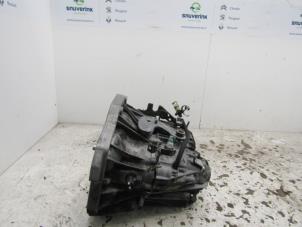 Gebruikte Versnellingsbak Renault Espace (JK) 2.2 dCi 150 16V Grand Espace Prijs € 74,98 Margeregeling aangeboden door Snuverink Autodemontage