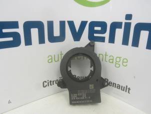 Gebruikte Gier sensor Renault Clio IV (5R) 0.9 Energy TCE 90 12V Prijs € 20,00 Margeregeling aangeboden door Snuverink Autodemontage