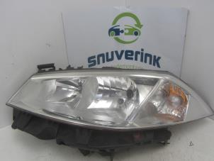 Gebruikte Koplamp links Renault Megane II Grandtour (KM) 1.6 16V Prijs € 10,33 Margeregeling aangeboden door Snuverink Autodemontage