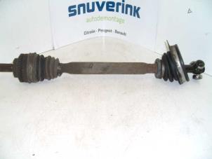 Gebruikte Steekas links-voor Renault Scénic I (JA) 1.6 16V Prijs € 10,33 Margeregeling aangeboden door Snuverink Autodemontage