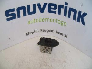 Gebruikte Koelvinweerstand Peugeot 807 2.2 16V Prijs op aanvraag aangeboden door Snuverink Autodemontage