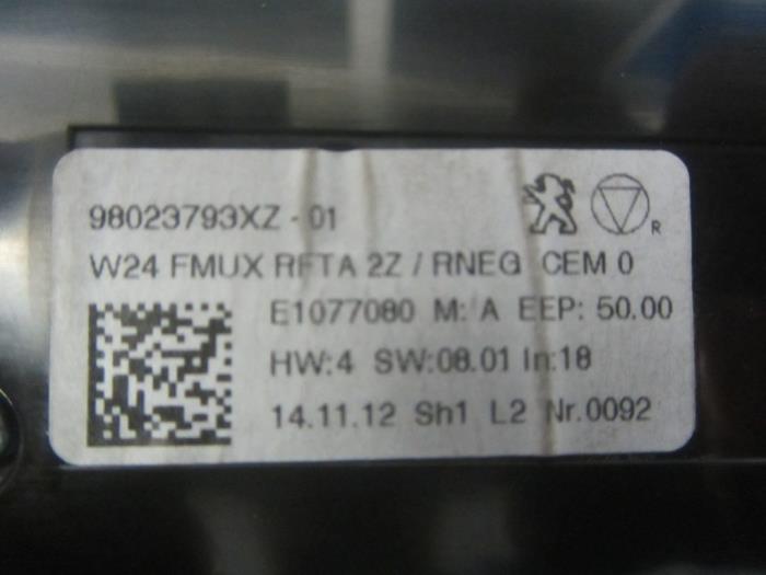 Kachel Bedieningspaneel van een Peugeot 508 SW (8E/8U) 1.6 HDiF 16V 2013