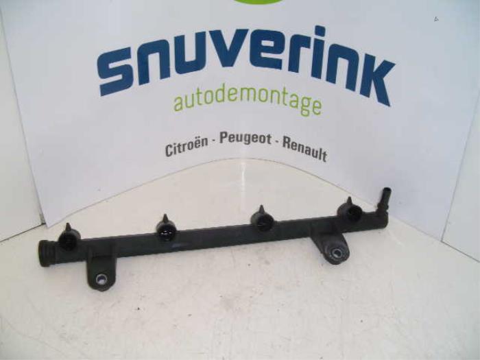 Gebruikte Injector brug Renault Kangoo/Grand Kangoo (KW) 1.6 Prijs € 43,00 Margeregeling aangeboden door Snuverink Autodemontage