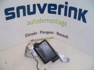 Gebruikte Motor Centrale Deurvergrendeling Renault Megane (EA) 1.6i Prijs op aanvraag aangeboden door Snuverink Autodemontage