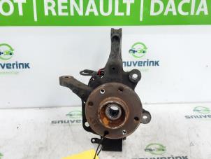 Gebruikte Fusee rechts-voor Renault Captur (2R) 0.9 Energy TCE 12V Prijs € 80,00 Margeregeling aangeboden door Snuverink Autodemontage