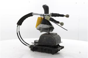 Gebruikte Versnellingspook Renault Captur (2R) 0.9 Energy TCE 12V Prijs € 30,00 Margeregeling aangeboden door Snuverink Autodemontage